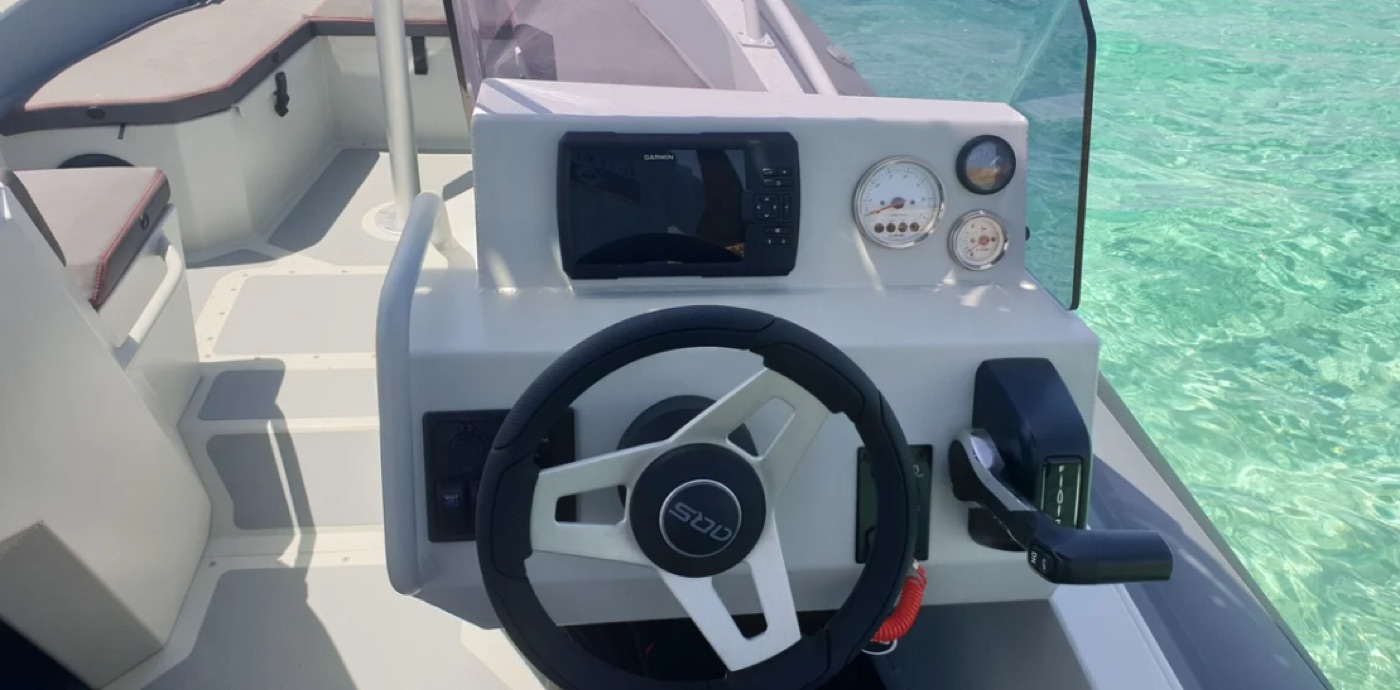 Puesto de mando de la Aqua Spirit 585 DC