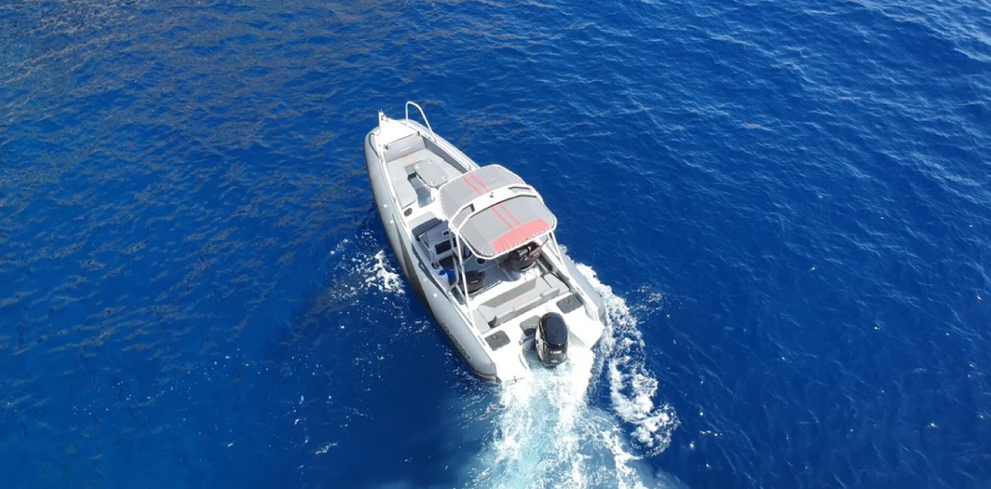 Aqua Spirit 585 DC navegando